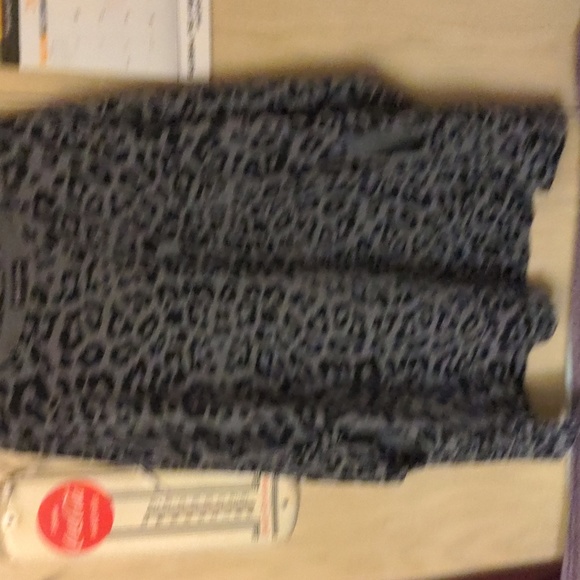 Love & Legend Plus Size 3X Animal Print Sweater W/ Pockets - Picture 6 of 15